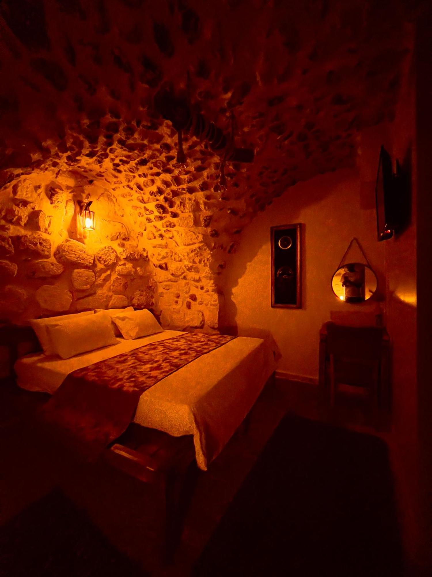 Hotel Mons Masius Teras