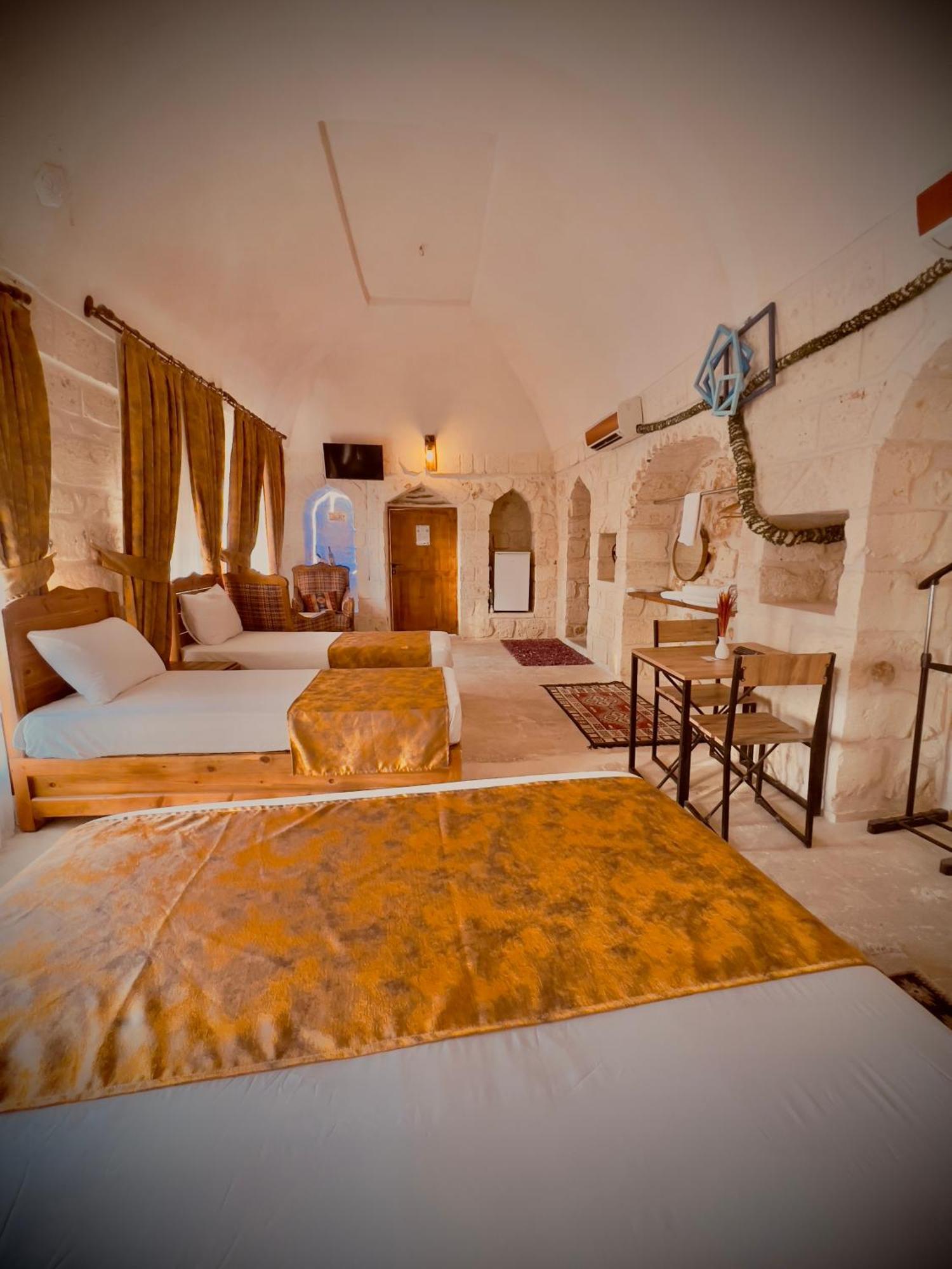 Hotel Mons Masius Teras