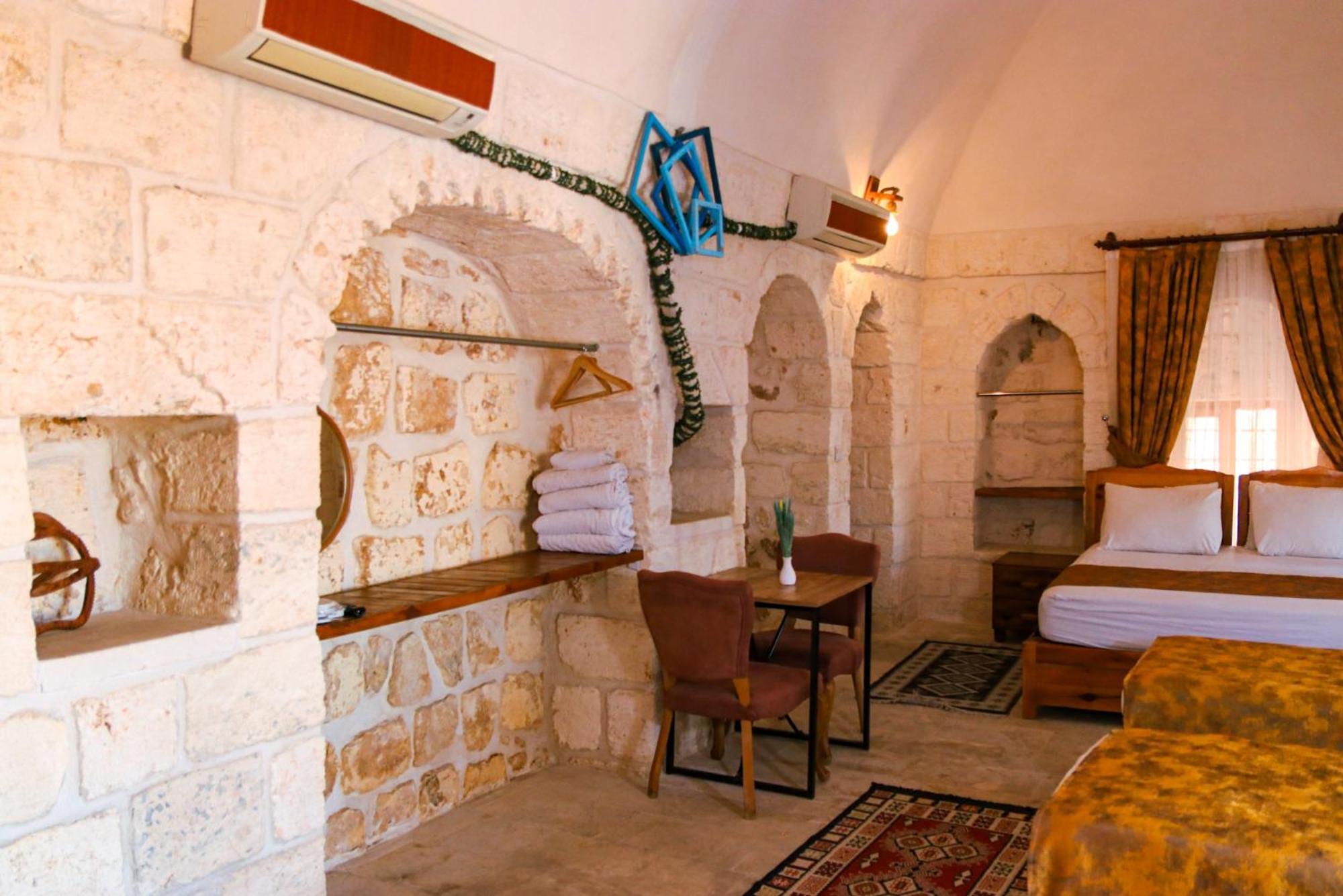 Hotel Mons Masius Teras